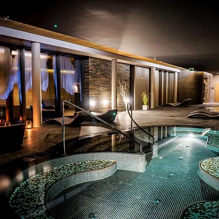 Marina Club מלון 5*