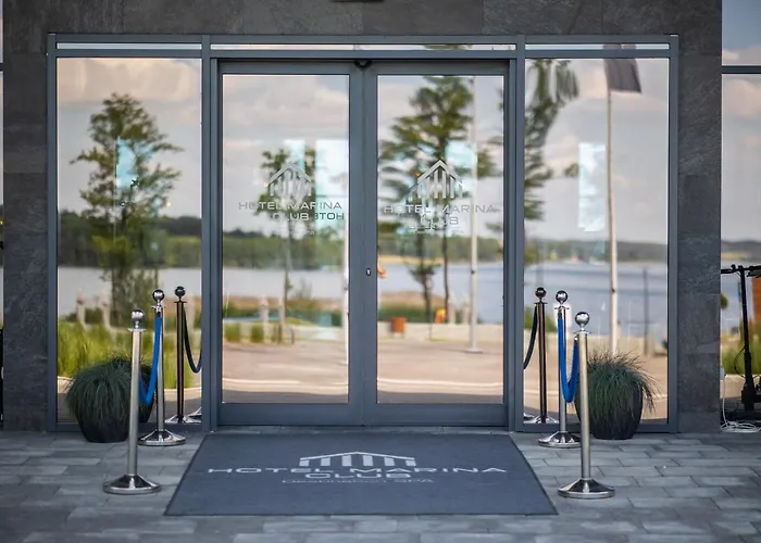 מלון Marina Club 5*