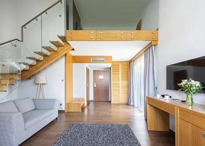 מלון Marina Club 5*