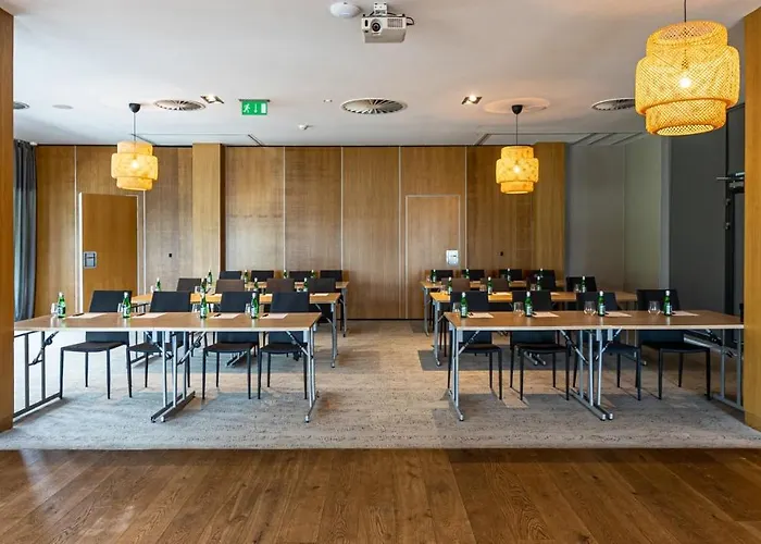 מלון Marina Club 5*