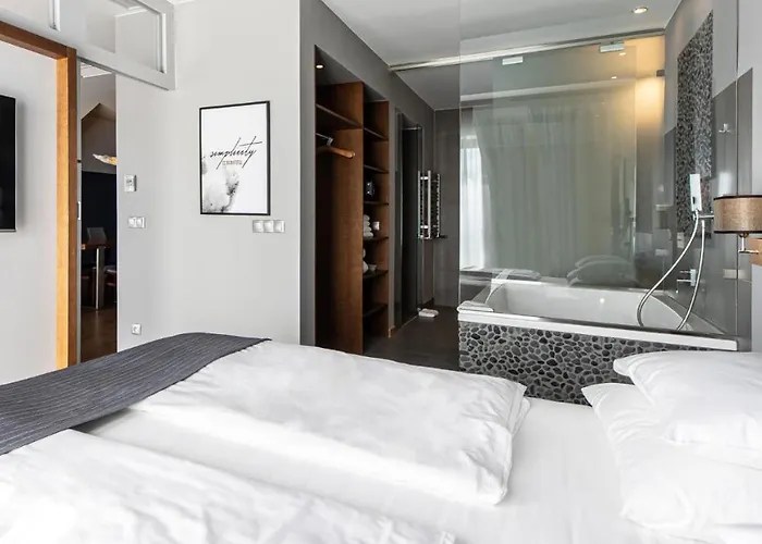 Marina Club Hotel 5*