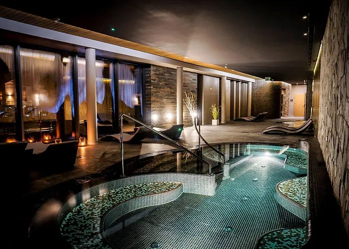 Marina Club מלון 5*